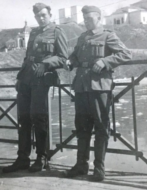 Немцы на разрушенном Старом мосту. 1942 г.