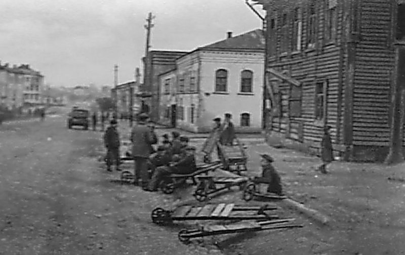 Улицы города в оккупации. Март 1942 г.