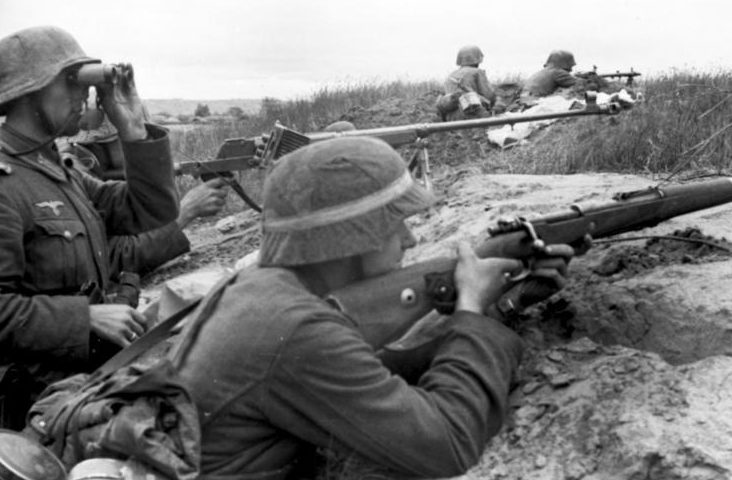 Солдаты Вермахта на позиции под Воронежем. Август 1942 г.