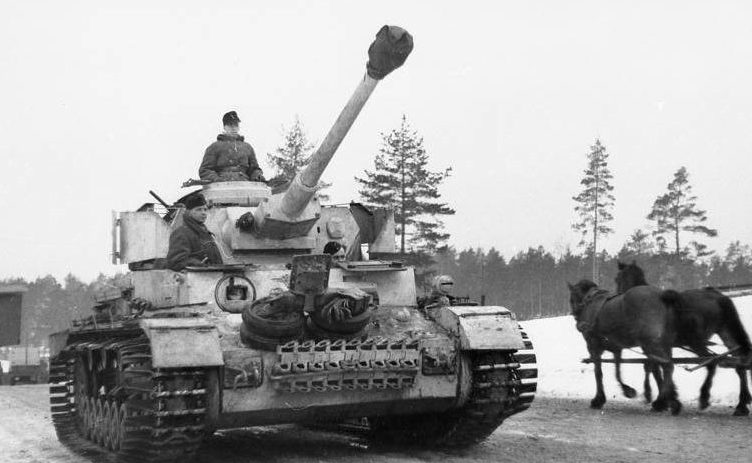 Немецкий танк у Новгорода. Январь 1944 г.