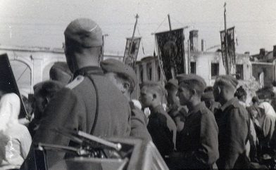 Крестный ход на Советской площади. Август 1941 г. 