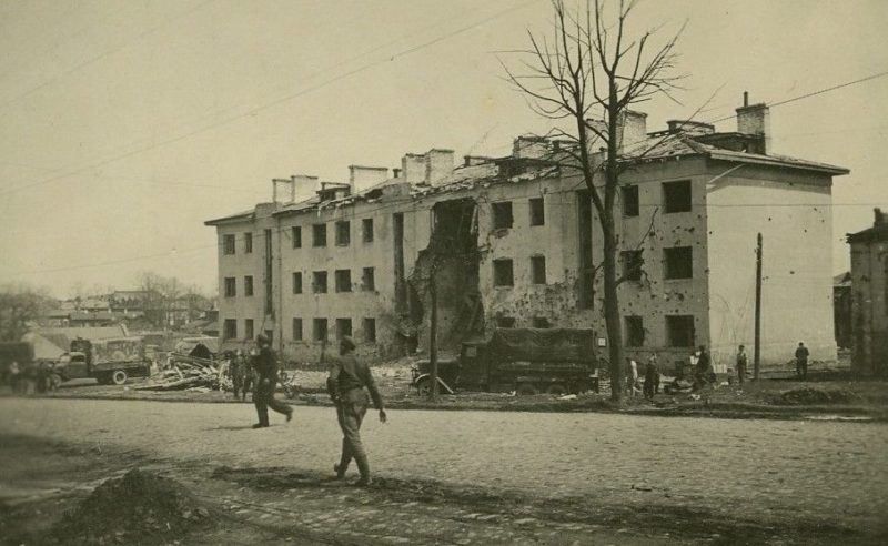 Городские улицы. Осень 1942 г.