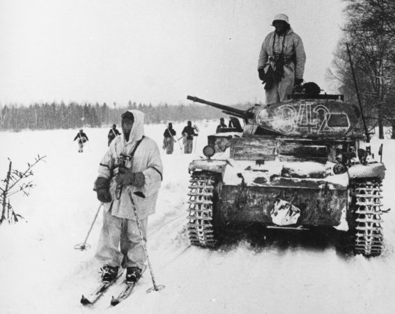 Немецкая пехота в районе Ржева. 1942 г.