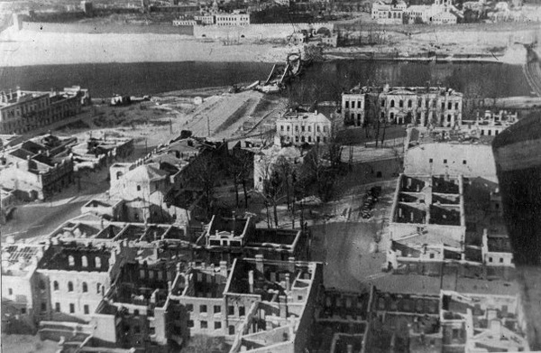 Руины города. 1944 г. 