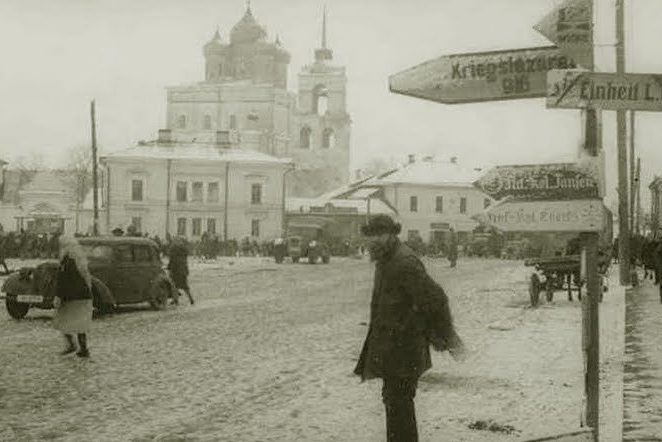 Немецкие указатели на Торговой площади. Ноябрь 1941 г. 
