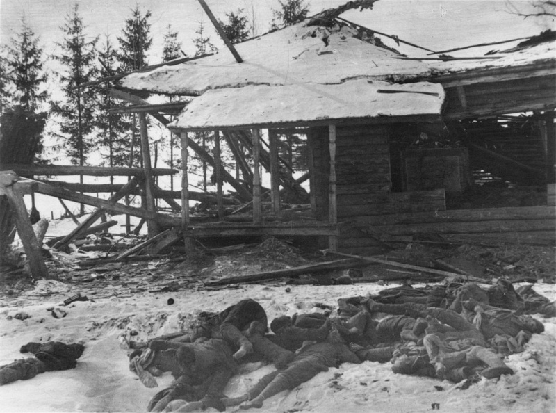 Погибшие в окружении у Ржева красноармейцы. 1942 г.