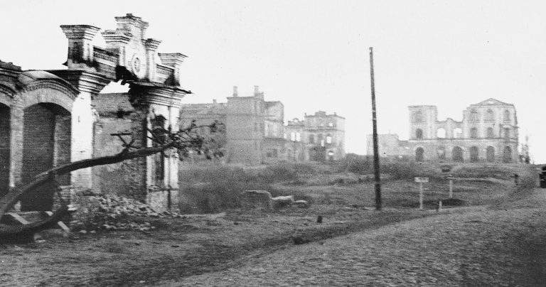 Руины города. Октябрь 1943 г.