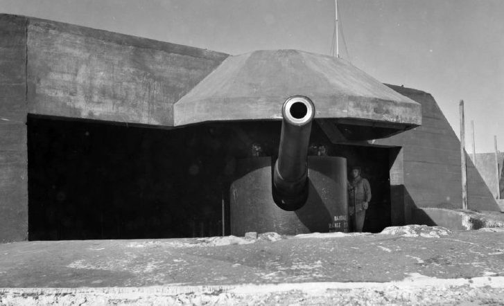 6-дюймовое орудие в форте Непин. Апрель 1943 г. 