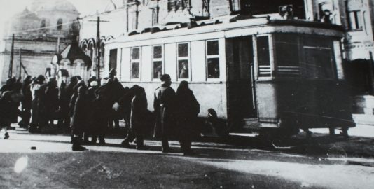 Первый восстановленный трамвай. Сентябрь 1943 г. 
