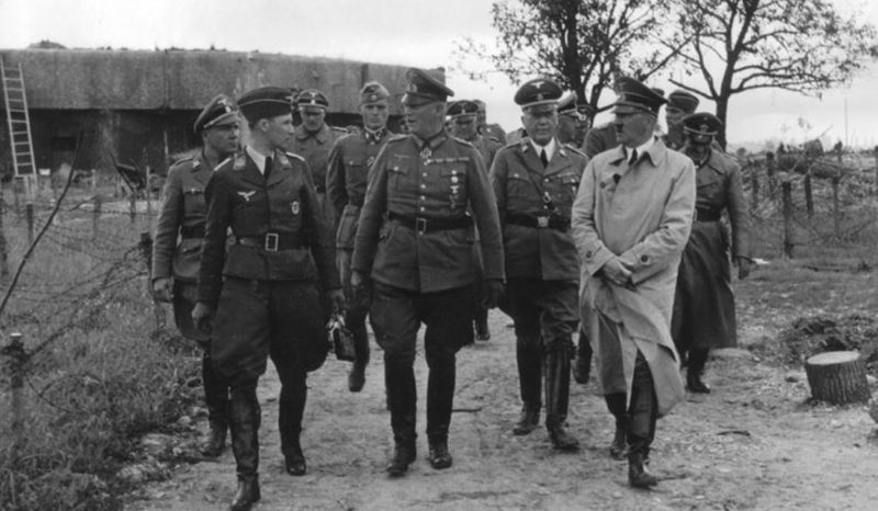 Гитлер у каземата «Marckolsheim Sud». 1940 г.