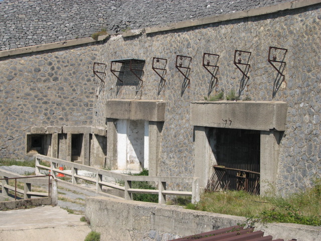 Смешанный вход и станция канатной дороги в форте «Rimplas».