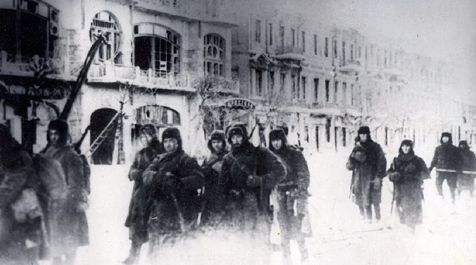 Красная Армия занимает город. 25 января 1943 г. 