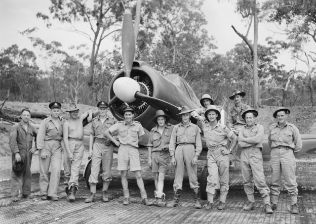 Пилоты 83-й эскадрильи. Остров Миллингимби. 21 ноября 1943 г.