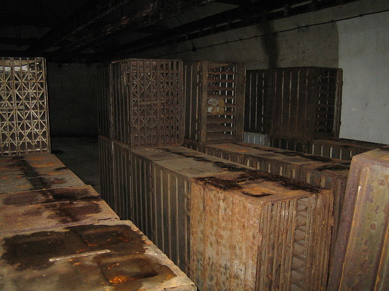Шкафы с боеприпасами основного склада М1 форта Le Four-à-Chaux.