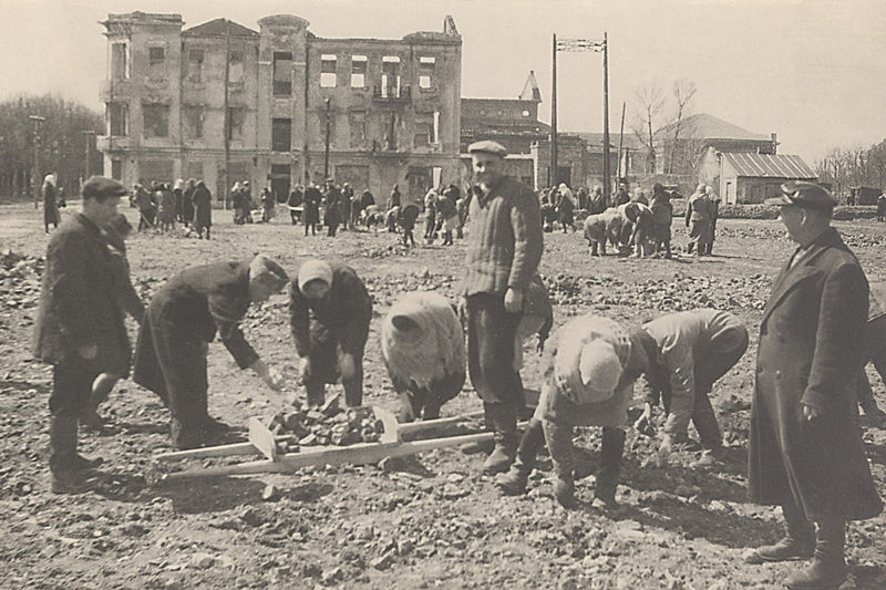 Восстановление города. Весна 1944 г.