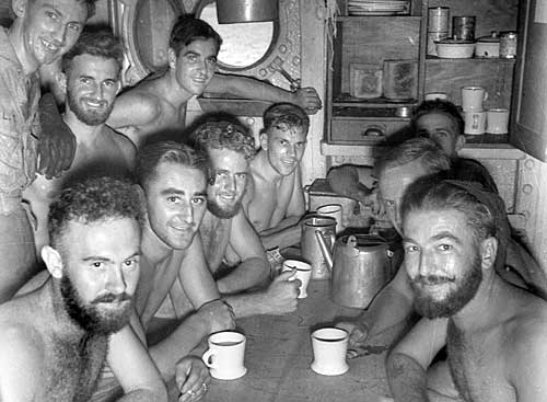 Утренний чай на корвете «Platypus». Май 1945 г. 