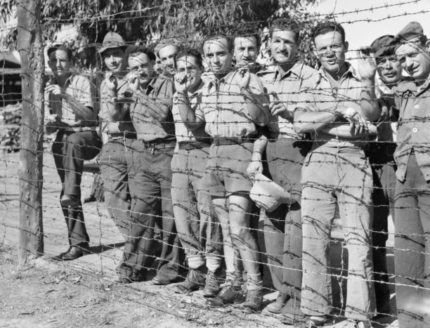Итальянские военнопленные в лагере для военнопленных и интернированных в Ливерпуле. 21 ноября 1945 г. 