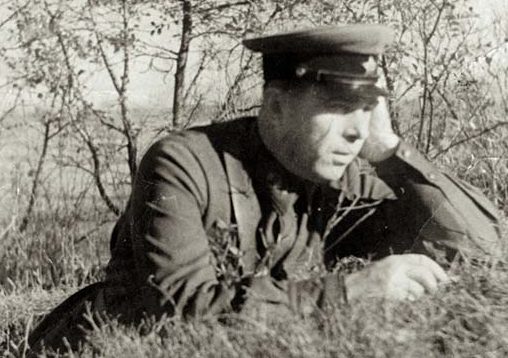 Начальник танкового училища Иван Сусайков.