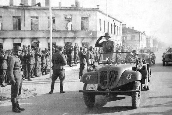 Маннергейм на параде в Петрозаводске. Август 1942 г. 