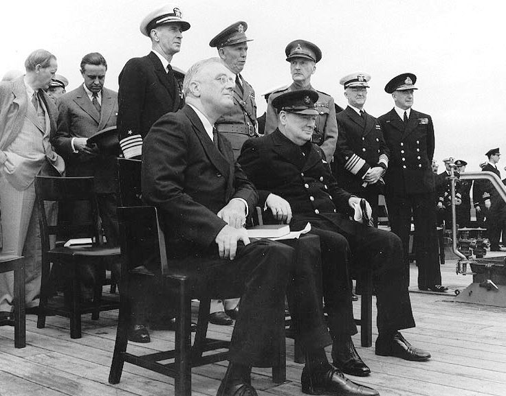 Встреча Черчилля и Рузвельта на борту линкора «Принц Уэльский» во время Атлантической конференции. 