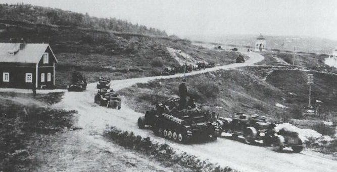 Немецкая танковая колонная у Куусамо. 