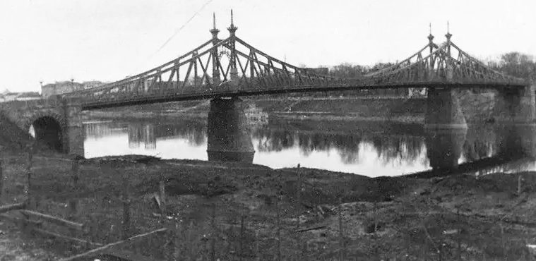 Старый Волжский мост, оставленный немцам целым. Октябрь 1941 г. 
