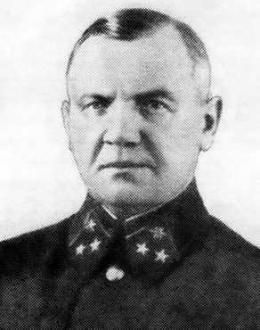 Начальник связи фронта генерал-майор А.Т. Григорьев.