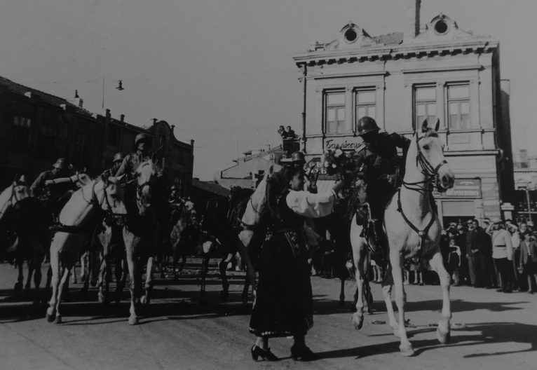 Болгарская армия входит в Добрич при возвращении Южной Добруджи в состав Болгарии. 25 сентября 1940 г. 