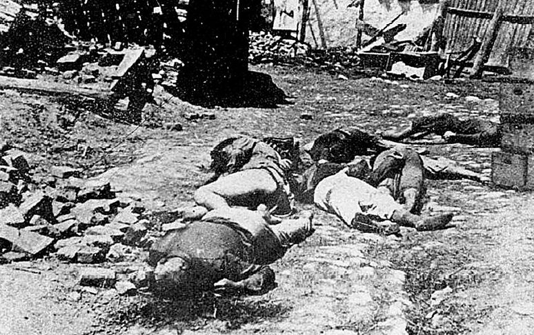 Еврейские депортированные убитые за пределами Бризулы.