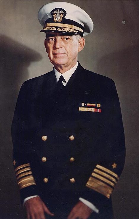Вице-адмирал Томас К. Кинкайд.
