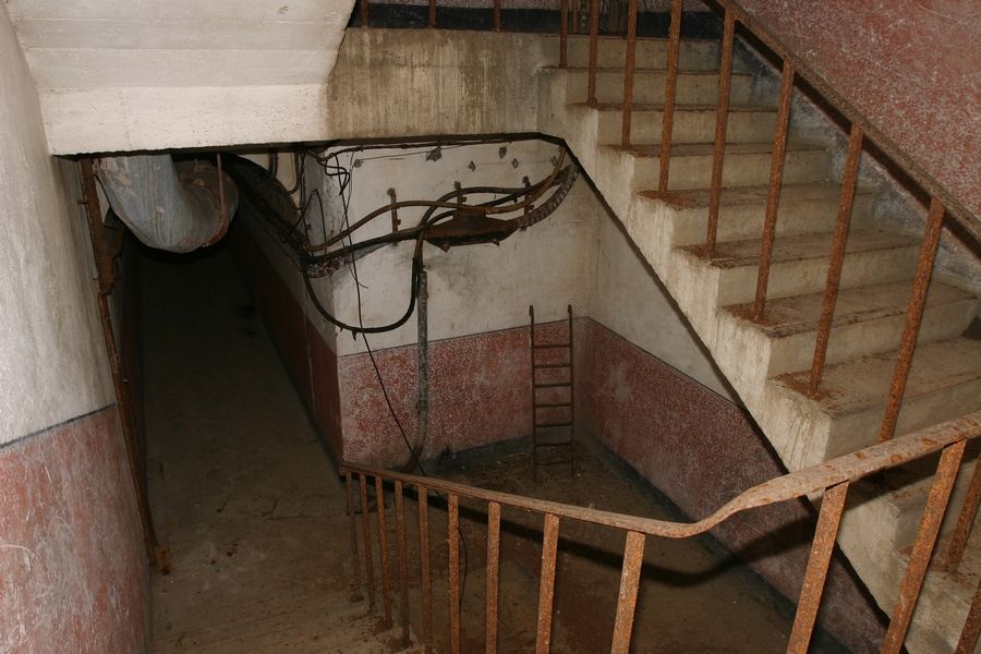 Лестница в подземную галерею.