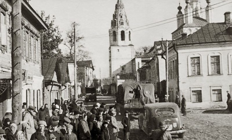 Немцы в центре города. Октябрь 1941 г.