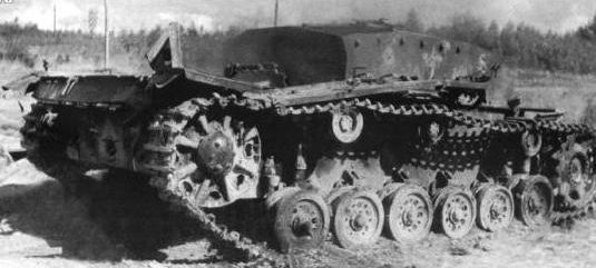 Штурмовое орудие StuG III, подбитое под Ельней. Сентябрь 1941 г.