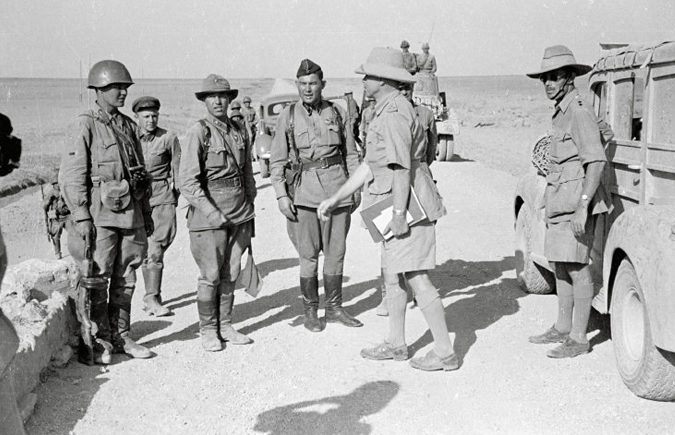 Части советской и английской армии встретились у Кавзина во время оккупации Ирана. Август 1941 г.