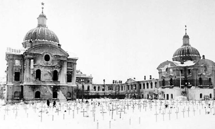 Немецкое кладбище в центре города на площади Революции. Ноябрь 1941 г.