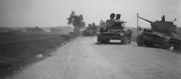 Брошенные советские танки под Гродно. Июнь 1941 г.