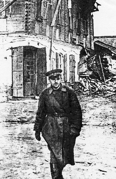 Фронтовой корреспондент Евгений Воробьев в Ельне. 6 сентября 1941 г.