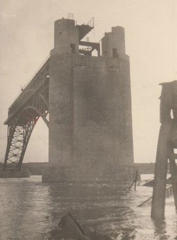 Взорванный мост Стрелецкого. Сентябрь 1941 г.