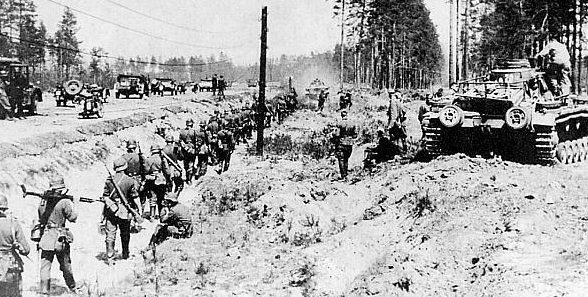 Немецкие войска двигаются на Вязьму. Октябрь 1941 г.