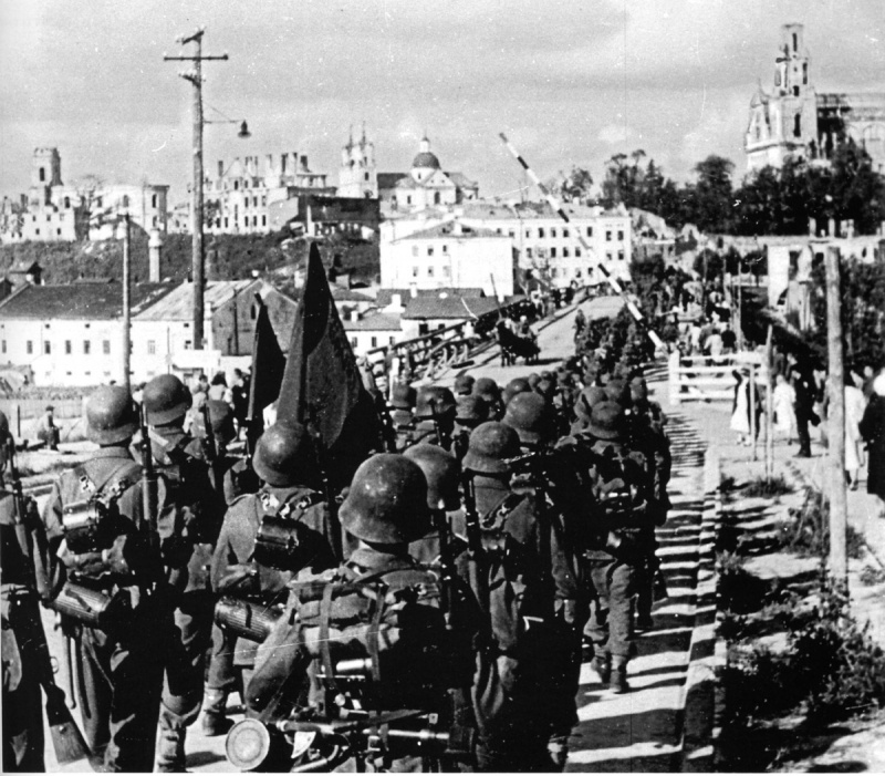 Солдаты испанской «голубой дивизии» в Гродно. Август 1941 г.