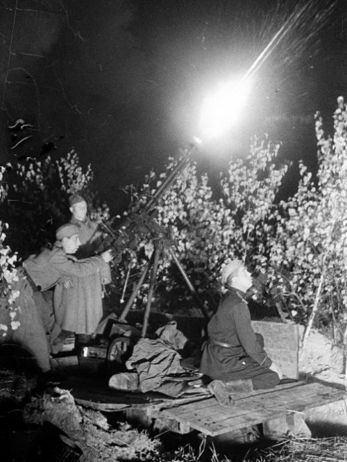 Советские зенитчики в районе Гомеля. Ноябрь 1943 г.