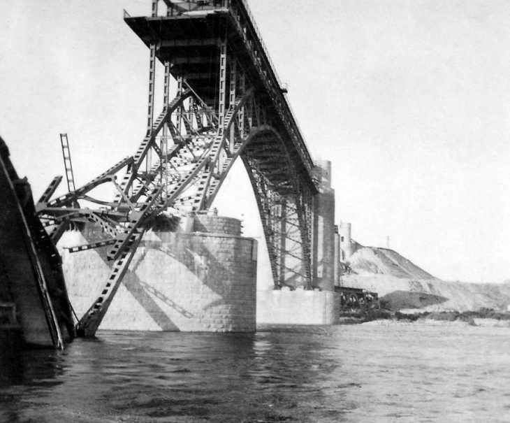 Взорванный мост Стрелецкого. Сентябрь 1941 г.