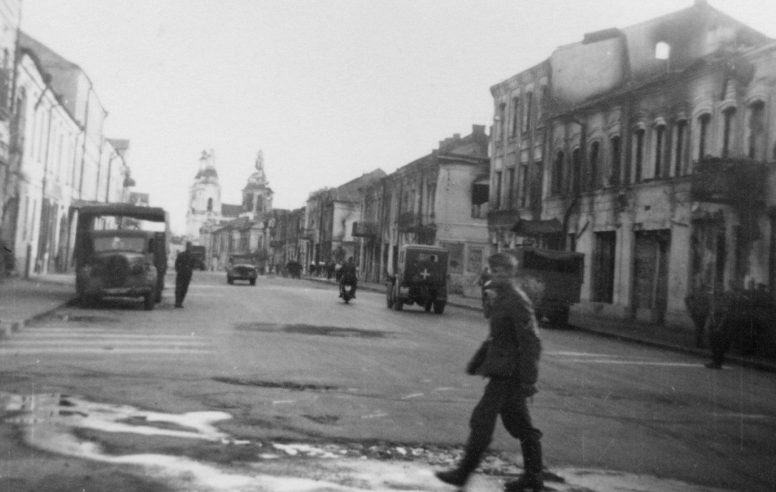Улица Ульяновой-Крупской в оккупированном Могилеве. 1941 г.