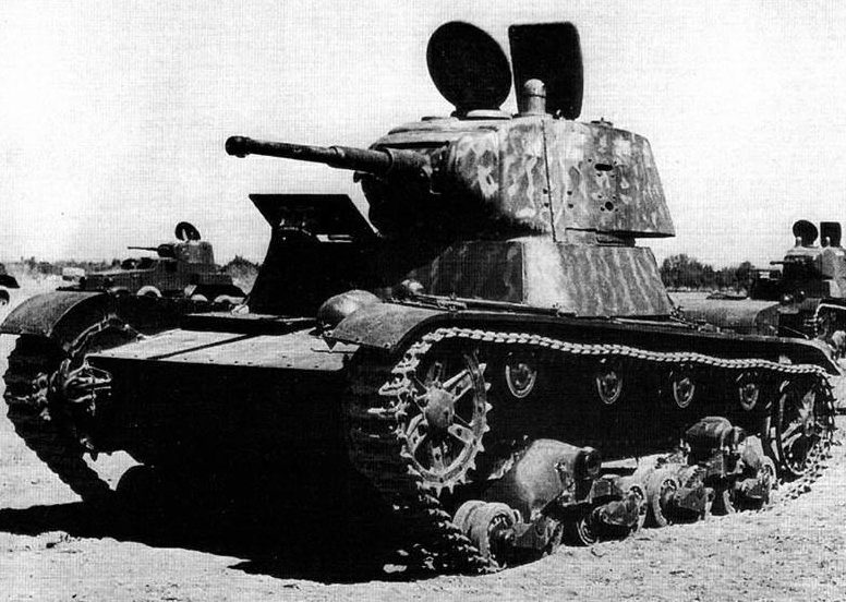 Танки Т-26 и бронеавтомобили БА-10 в Иране. Сентябрь 1941 г.