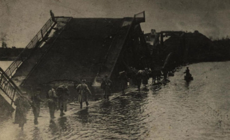 Переправа красноармейцев через реку Сож. Ноябрь 1943 г.
