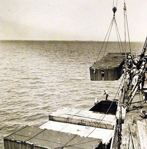 Грузы, пришедшие в Иран морем по ленд-лизу для СССР. 1942 г.
