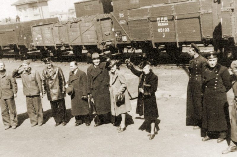Персонал болгарского военно-санитарного поезда на Восточном фронте. 1942 г.
