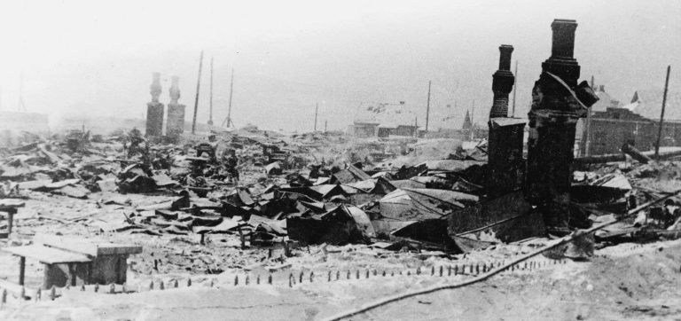 Руины города. Январь 1942 г.