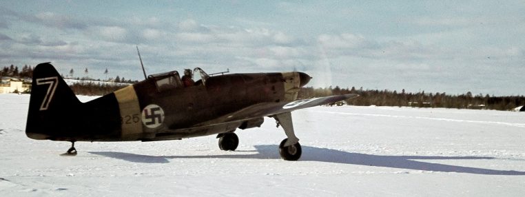 Финский истребитель на аэродроме под Петрозаводском. Март 1942 г.