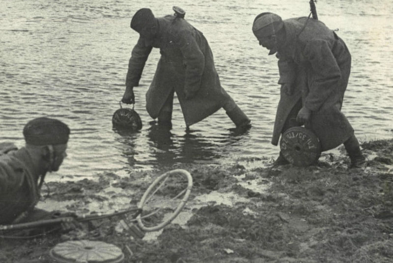 Разминирование берега реки Сож. Ноябрь 1943 г.
